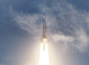 Foguete Ariane 5 levando James Webb - foto de NASA/Chris Gunn