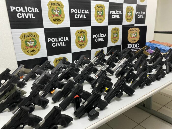 Armas recuperadas pela Policia Civil em Joinville