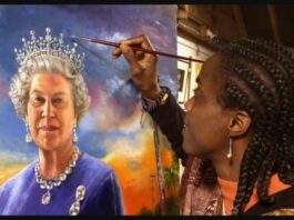 Chinwe Chukwogo-Roy nasceu na Nigéria em 1952, no mesmo ano em que a princesa Elizabeth se tornou a rainha Elizabeth II. Em 1975, refugiada da Guerra de Biafra, mudou-se para a Inglaterra, onde se formou em design gráfico. Em 2001, quando a rainha se aproximava de seu Jubileu de Ouro comemorando cinquenta anos no trono, Chinwe Chukwogo-Roy foi escolhida de um grupo de cinco pelo Secretariado da Commonwealth para pintar o retrato oficial da rainha - foto de Chukwuogo-Roy