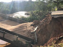 Queda de ponte em São Martinho compromete o abastecimento - foto da Casan